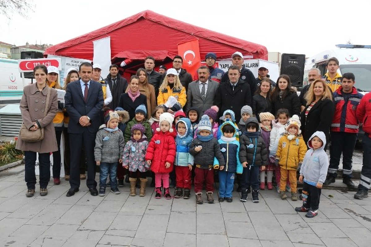 Niğde 112 Acil Servis Ekipleri "Yaşama Yol Ver" Projesinin İkinci Tanıtım Standını Açtı