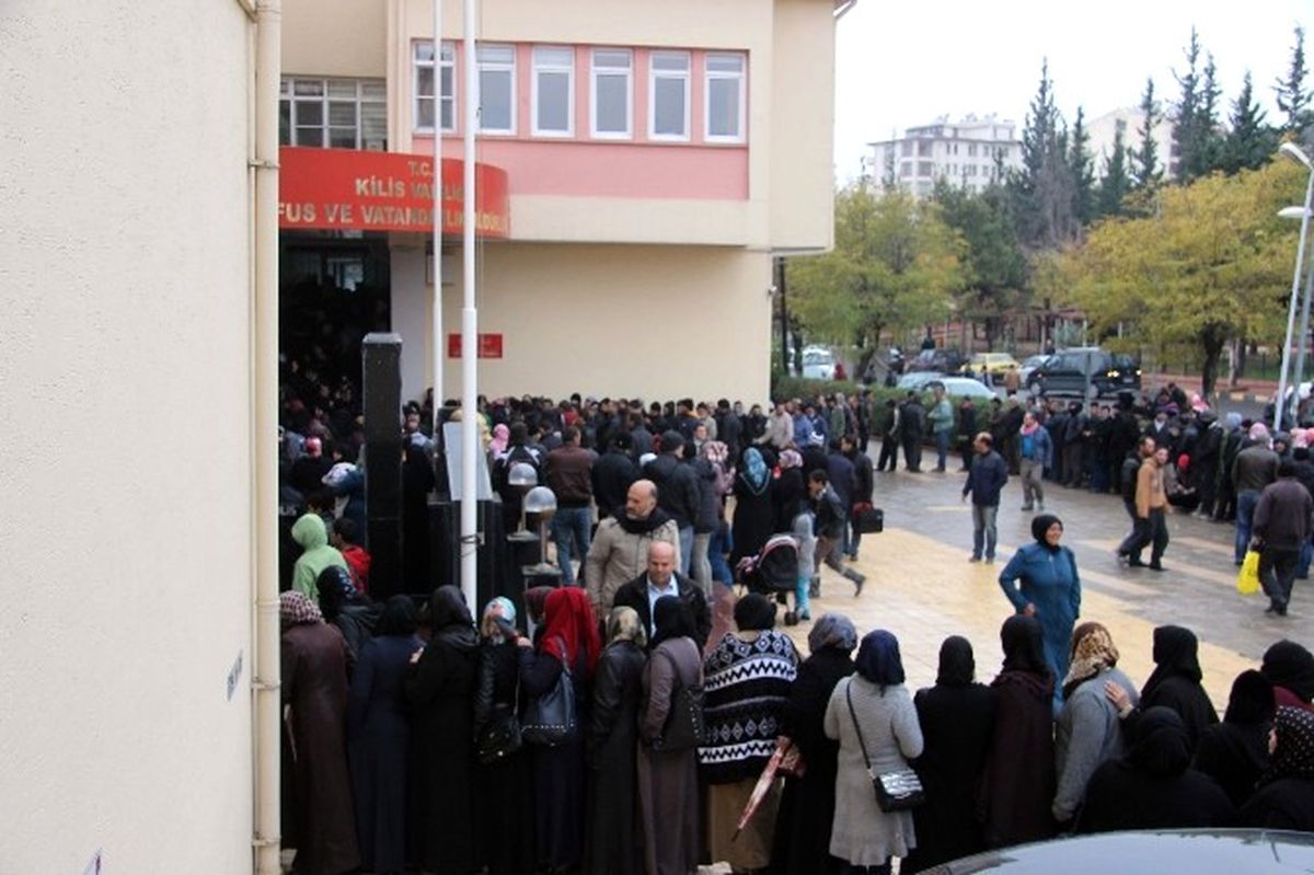 Nüfus Müdürlüğünde Suriyeli İzdihamı