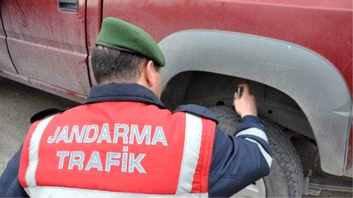 Polis ve Jandarmadan Kar Lastiği Uygulaması