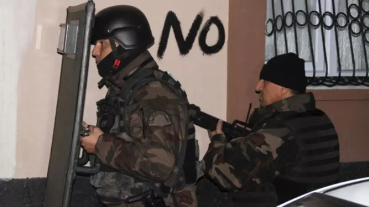 Polis Adana'da PKK Yandaşlarının Kaldığı Mahalleye Daldı
