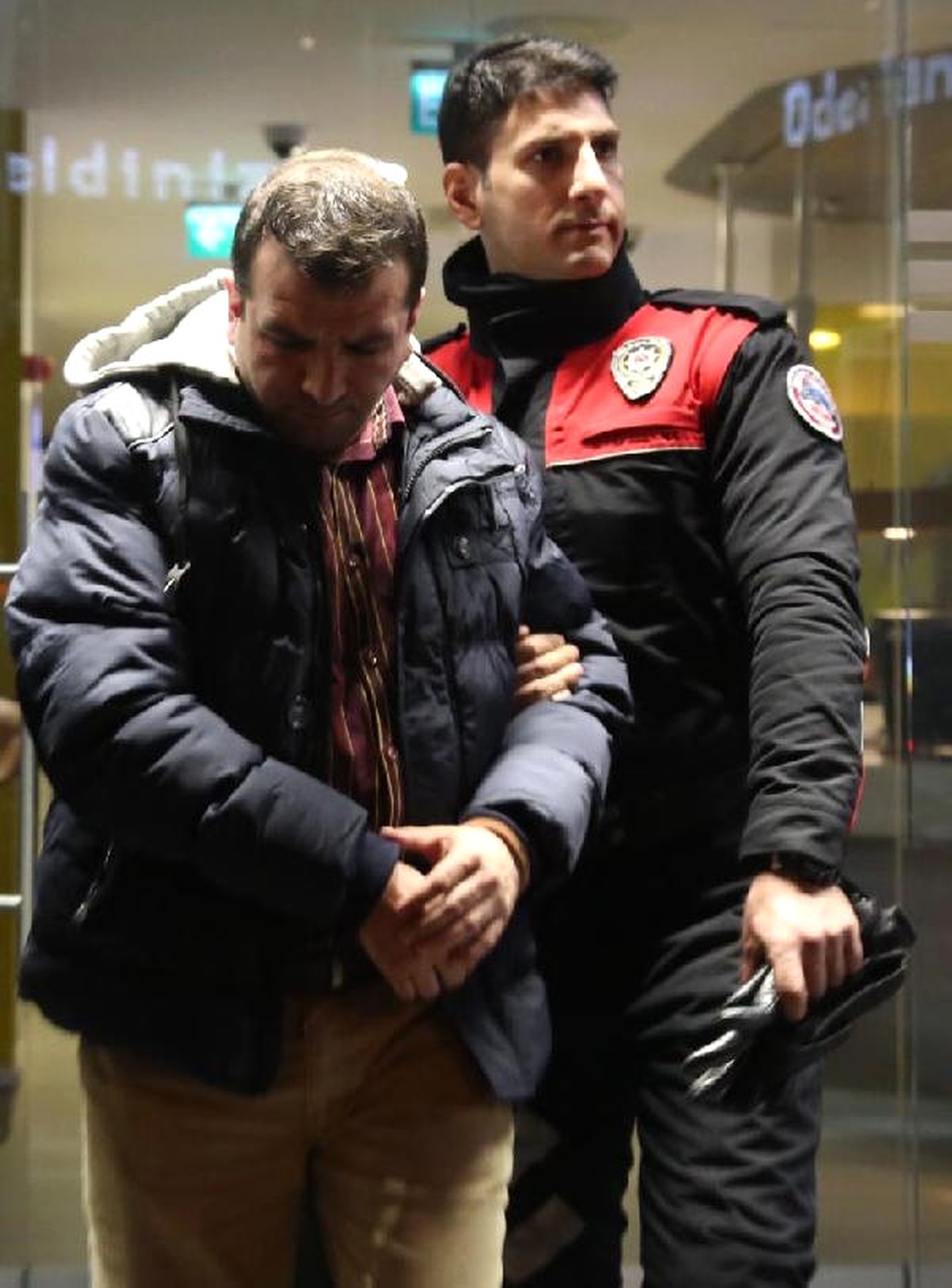 Sahte Kimlikle Kredi Çekmek İsteyince Yakalandı
