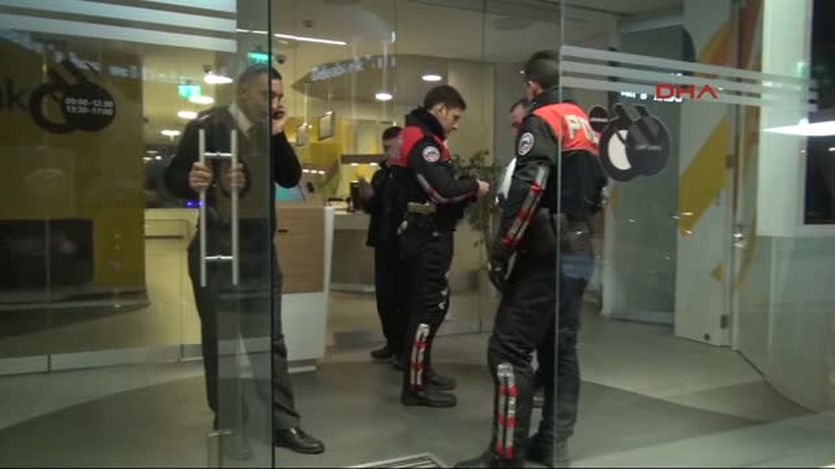 Sahte Kimlikle Kredi Çekmek Isteyince Yakalandı
