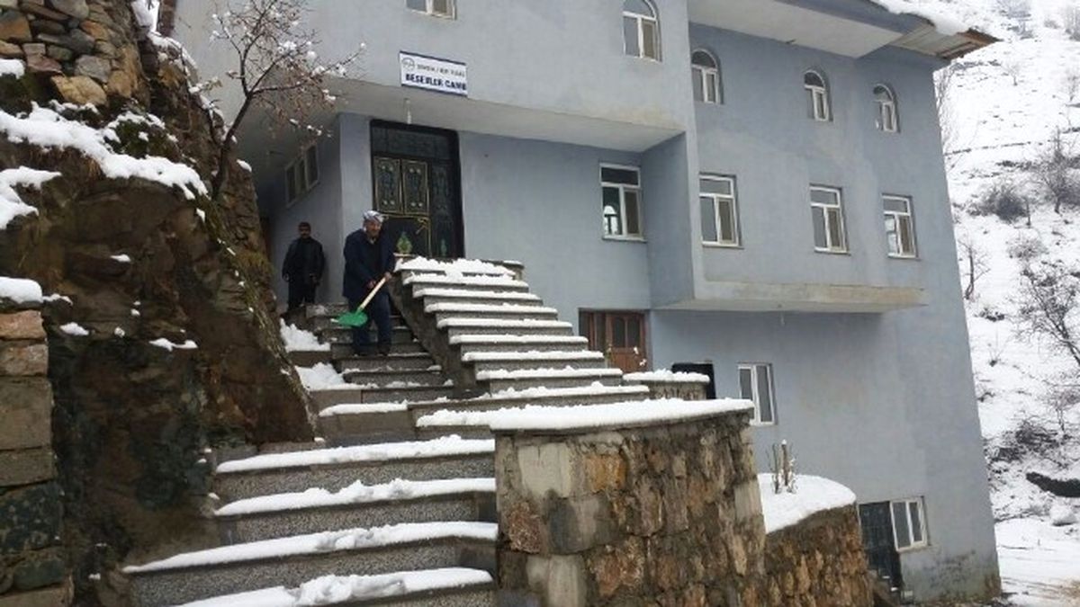 Şemdinli\'de Kar Yağışı