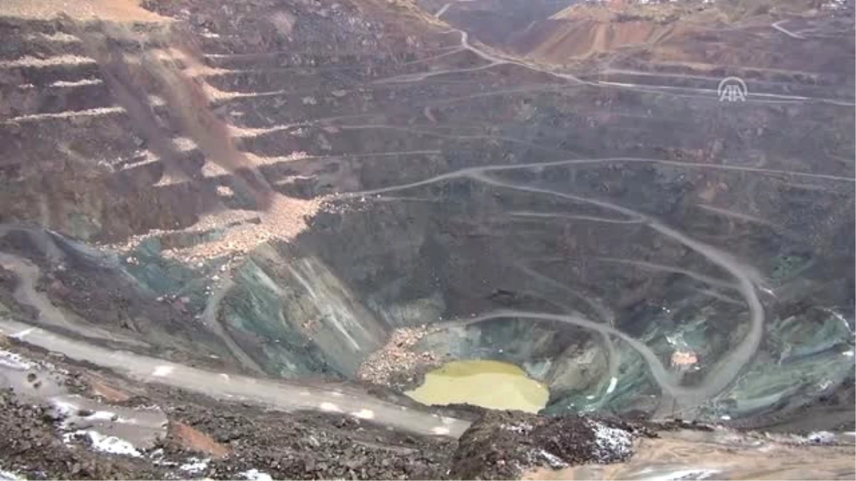 Siirt\'teki Maden Faciası - Toprak Altında Kalan 4 Işçiyi Arama Çalışmaları Sürüyor