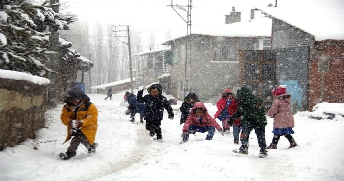 Sivas\'ta Kar Yağışı Etkili Oldu