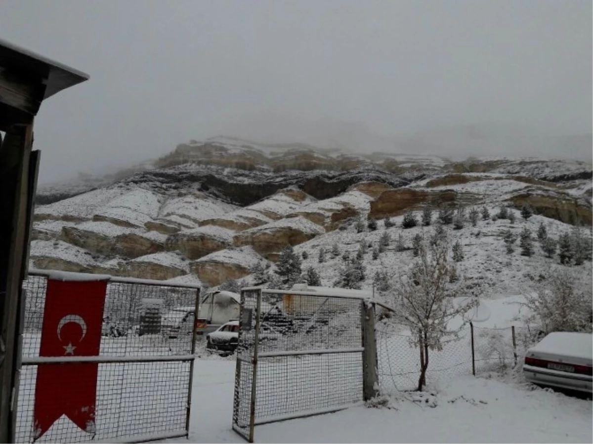 Sivas\'ta Kar Yağışı Etkili Oldu