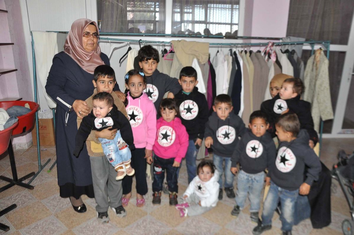 Suriyeli Ailelere Giyim ve Gıda Yardımı