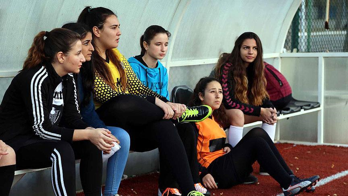 Topuklu Ayakkabı Yerine Krampona Bakıyorlar
