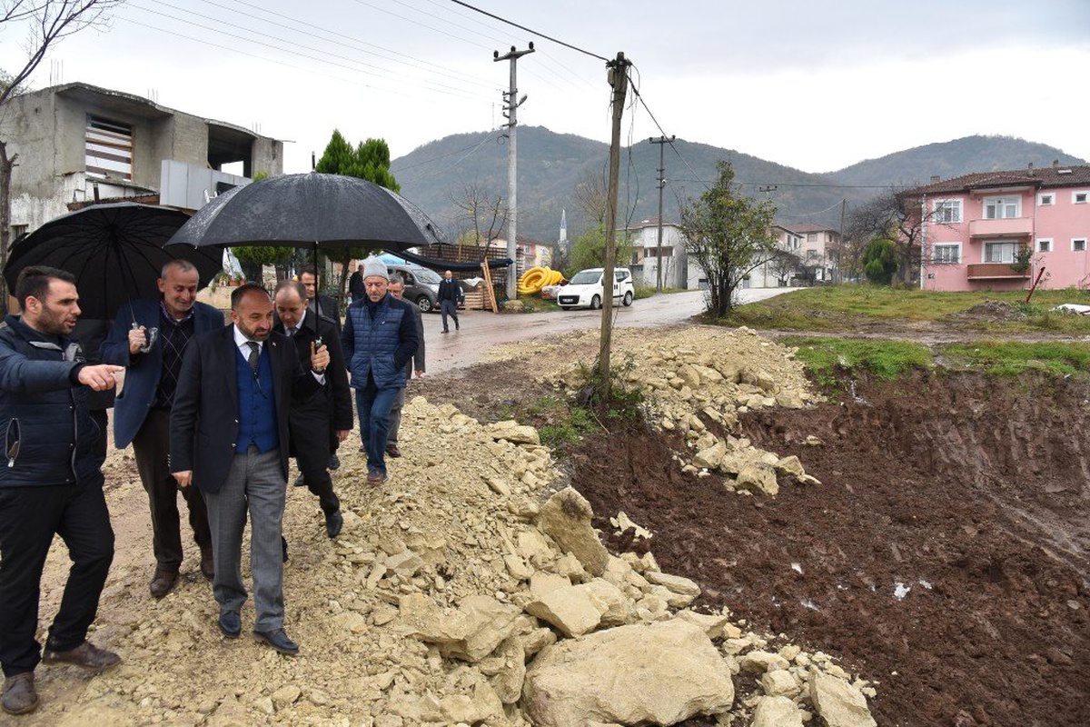 Üzülmez Cami İnşaatında İncelemelerde Bulundu