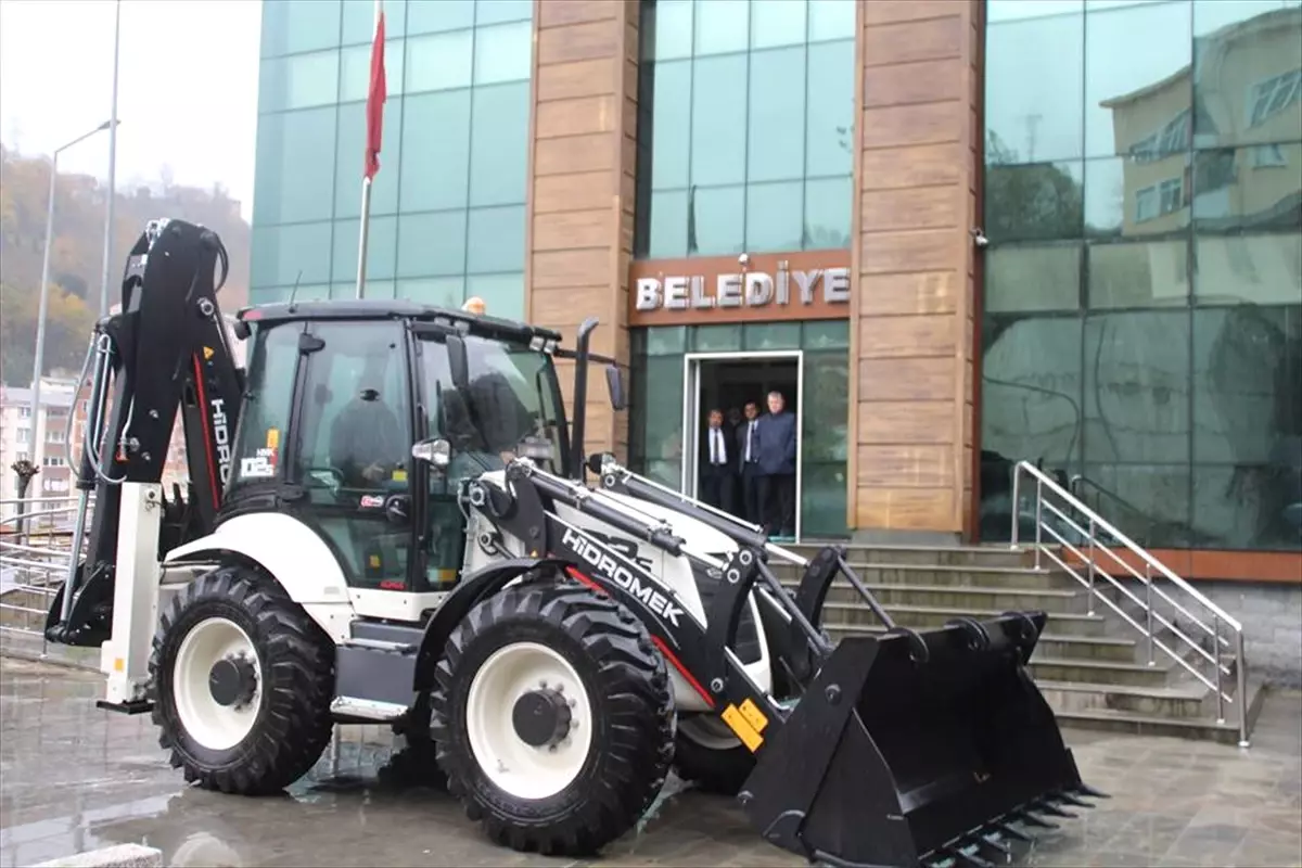 Yağlıdere Belediyesi Yeni İş Makinesi Aldı