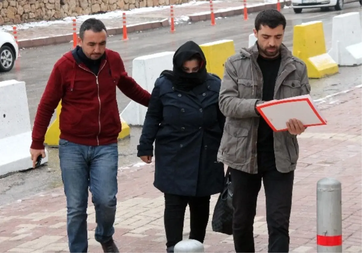 Başına 10 Bin Lira Ödül Konulan Dolandırıcı Kadın Elazığ'da Yakalandı