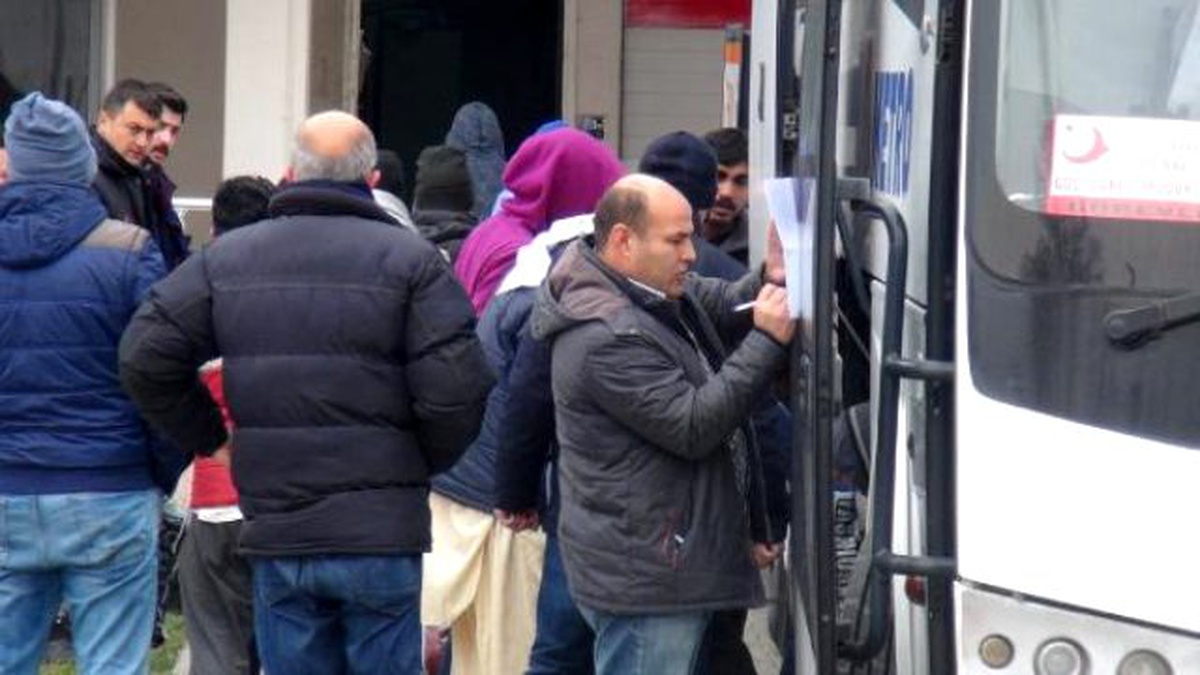 Yunanistan, Pakistanlı 26 Göçmeni Türkiye\'ye İade Etti