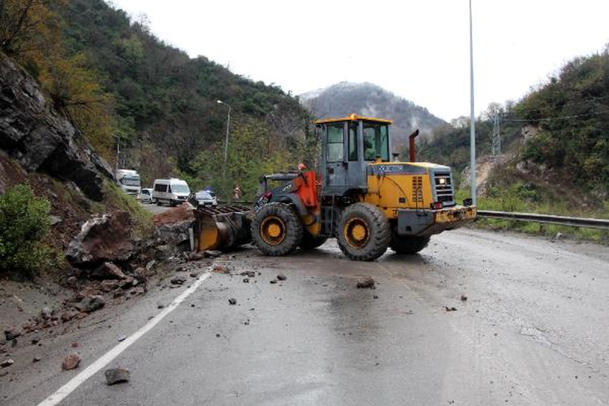 Zonguldak- Ankara Yolunda Heyelan Ulaşımı Aksattı