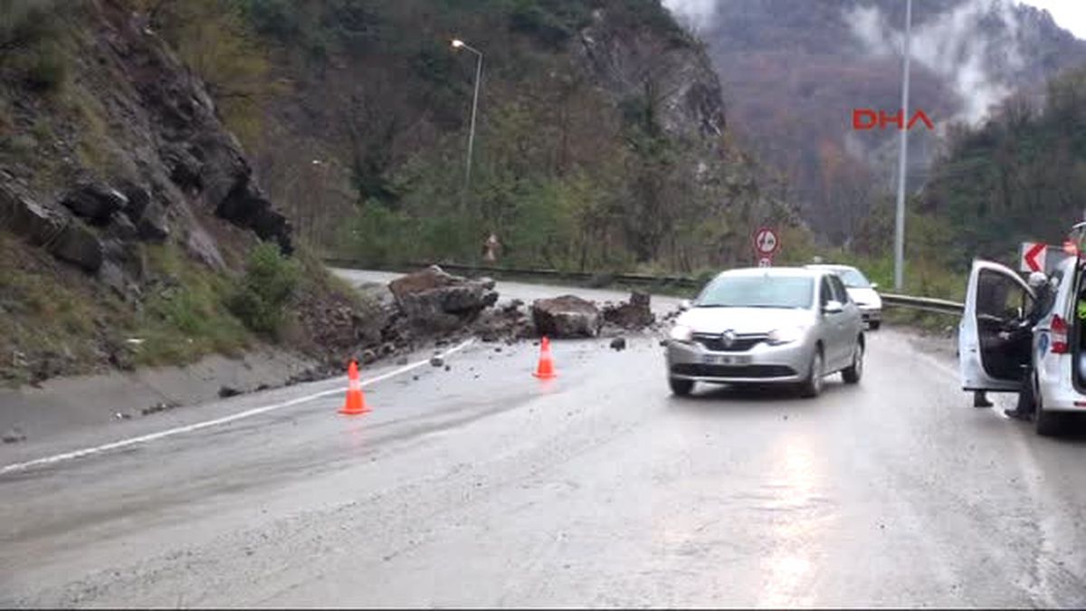Zonguldak- Ankara Yolunda Heyelan Ulaşımı Aksattı