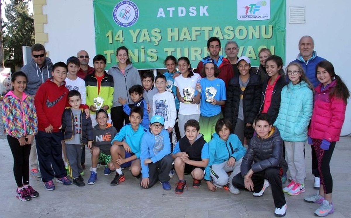 14 Yaşın Kupaları İpek Soylu\'dan