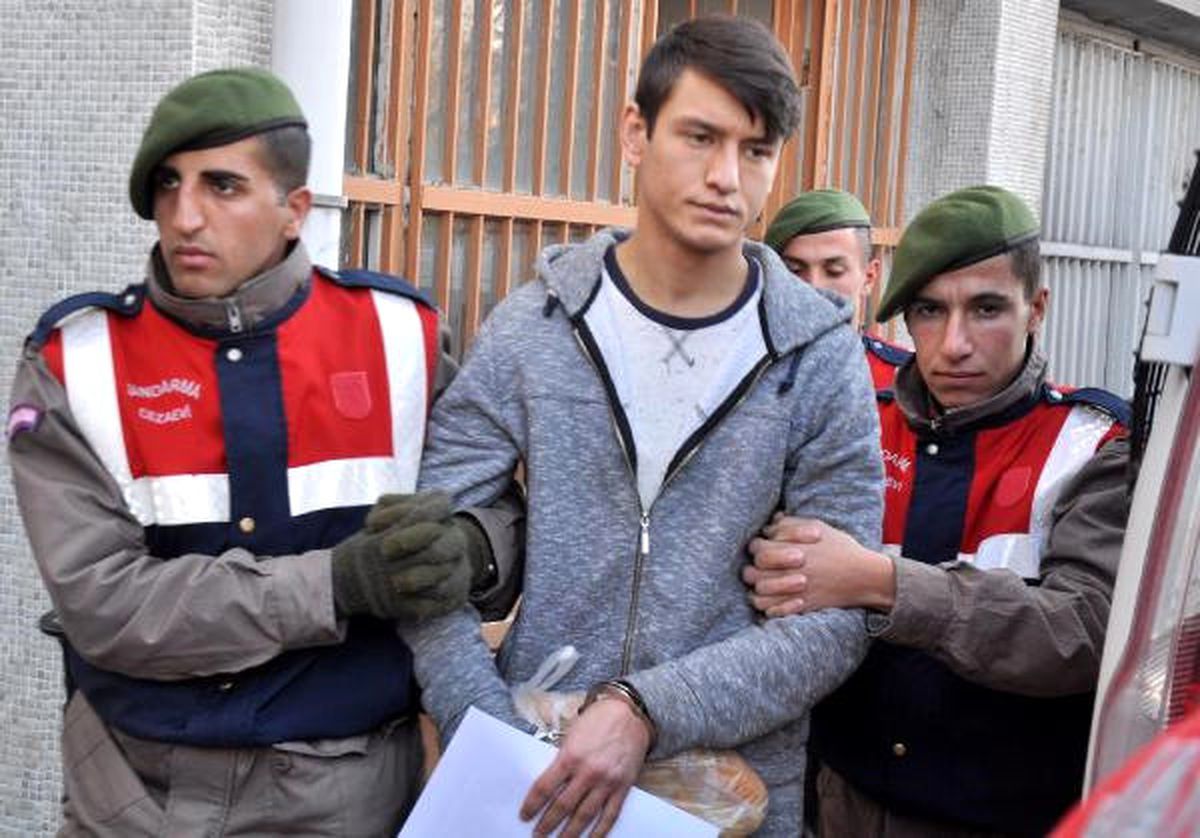 Ağabeyini Namaz Kılarken Bıçaklayan Sanık: Kazayla Oldu