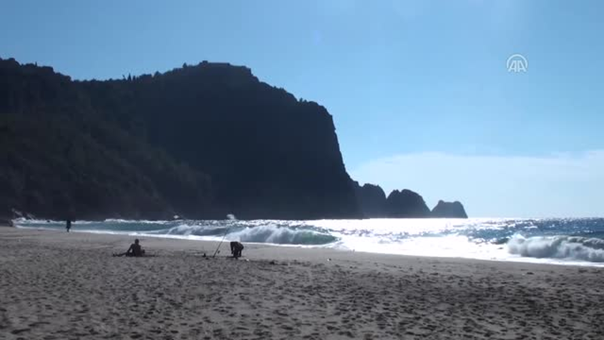 Türkiye Kışa Gömülmüşken Alanya Yazdan Kalma Günleri Yaşıyor