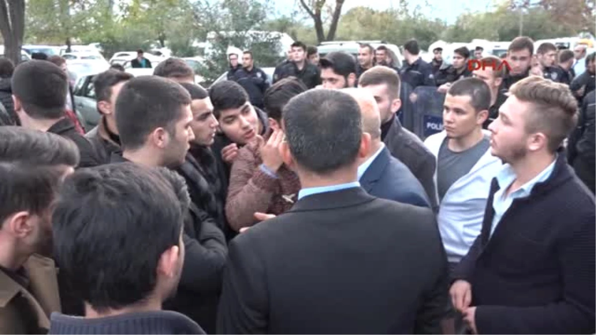 Akdeniz Üniversitesi\'nde Kavga! 2 Öğrenci Bıçaklandı