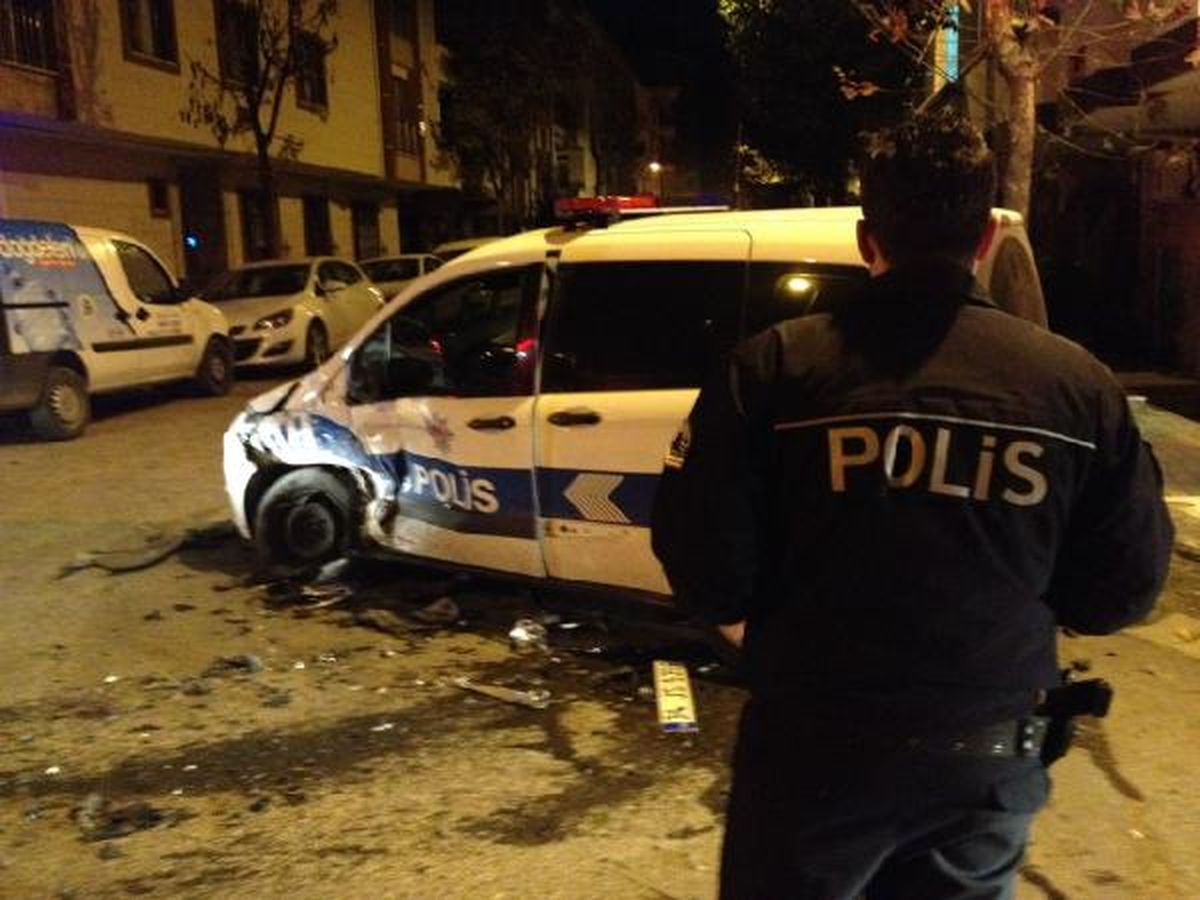 Avcılar\'da Trafik Kazası: 1\'i Polis, 2 Yaralı