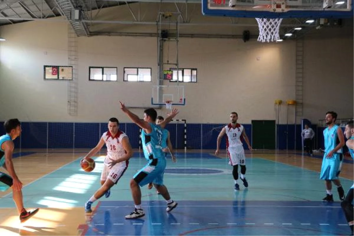 Basketbolda Nişantaşı Üniversitesi Recep Tayyip Erdoğan Üniversitesi ile Karşılaştı
