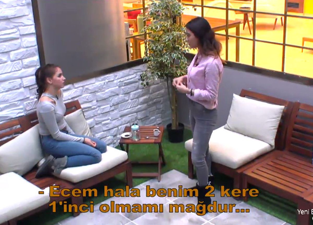 Berna ve Serenay\'dan Gece Yarısı Baskını!