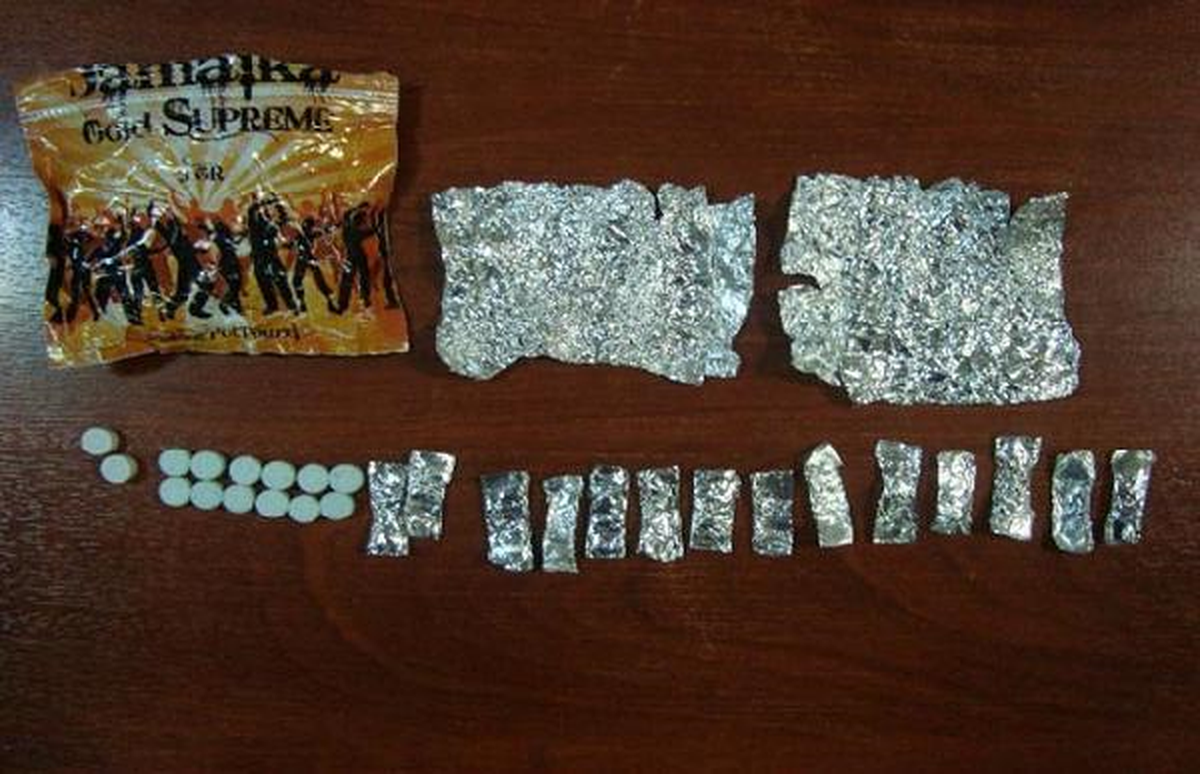 Bitki Çaylarına Böcek İlacı Sıkıp \'Bonzai\' Diye Satmışlar