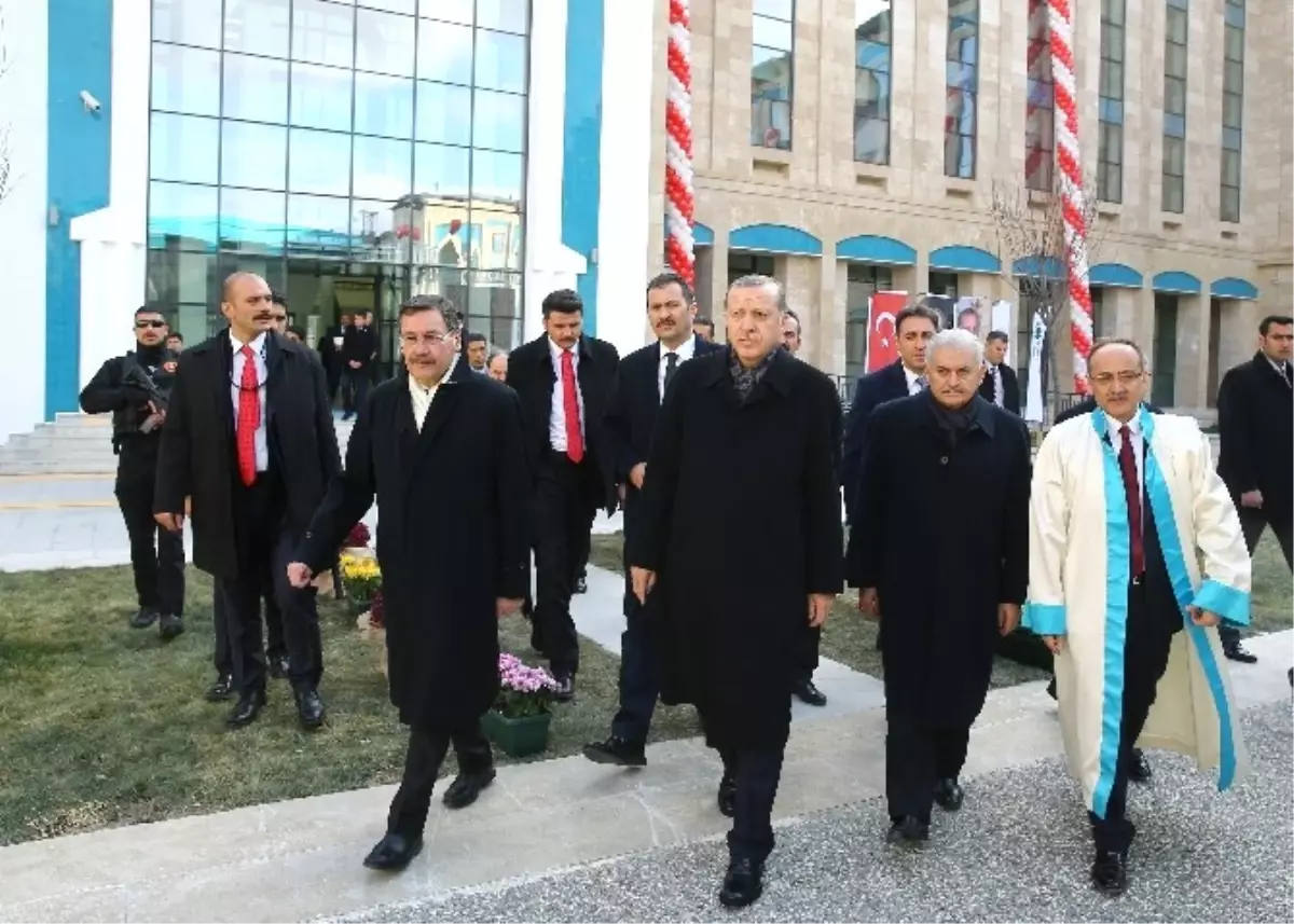 Cumhurbaşkanı Erdoğan: "İslam Alemi ve Türk Dünyası Fetret Dönemi Yaşıyor"