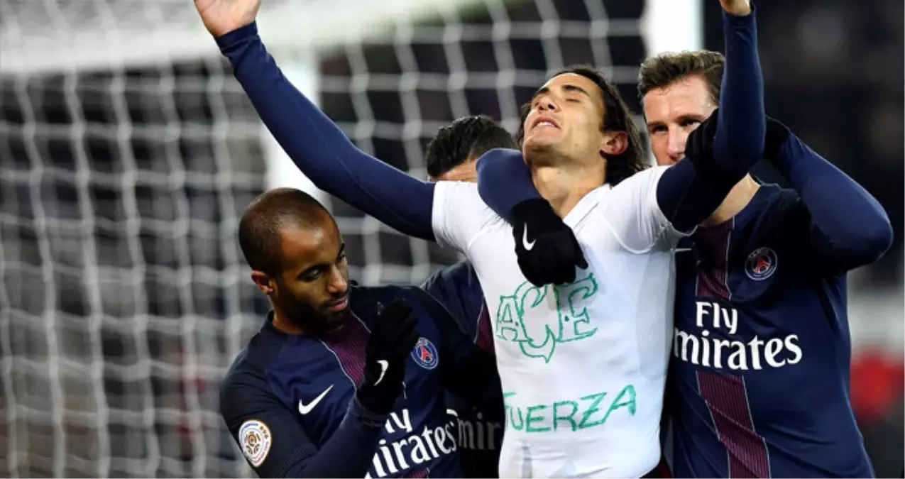 PSG\'nin Yıldızı, Chapecoense Tişörtünü Göstermek İçin Formasını Çıkardı; Sarı Kart Gördü