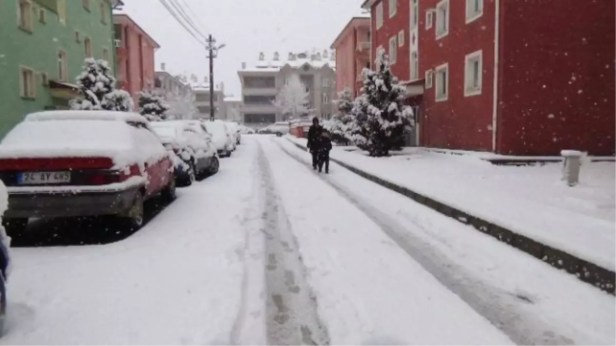 Erzincan\'a Mevsimin İlk Karı Düştü