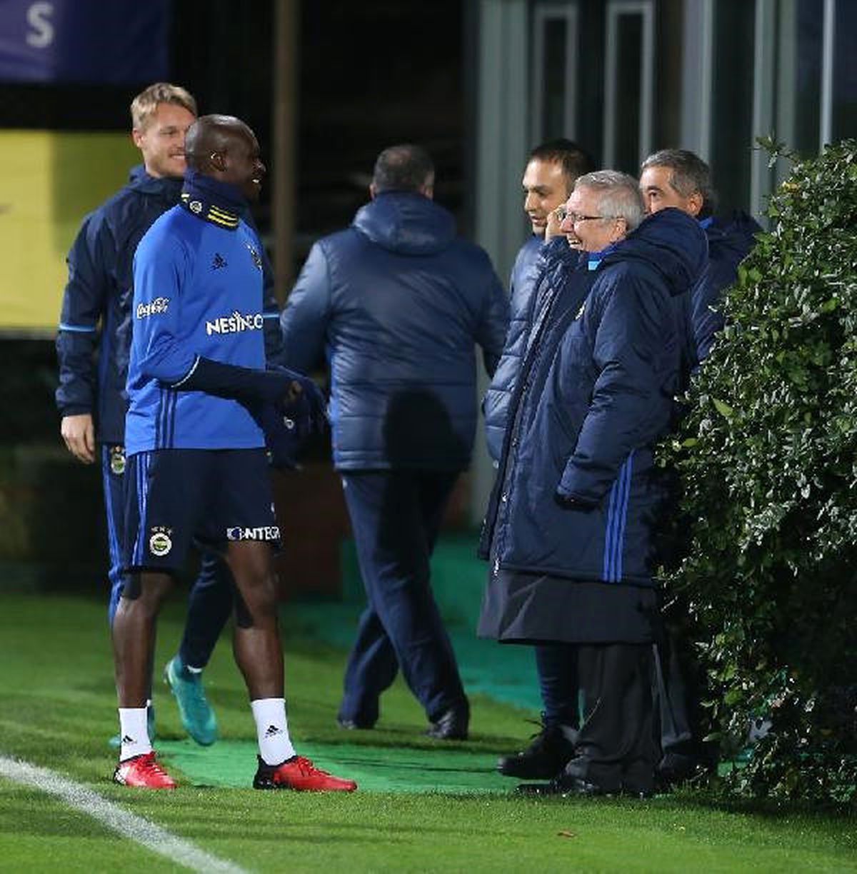 Fenerbahçe\'ye Derbi Öncesi Taraftar Desteği