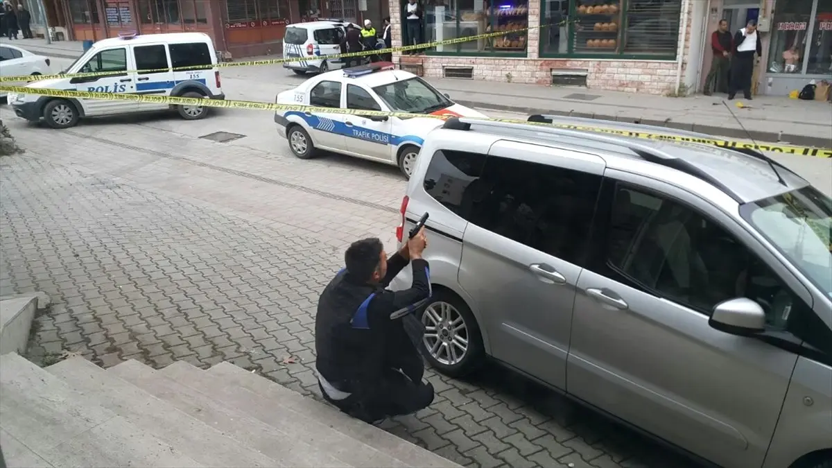 GüncellemeAkli Dengesi Bozuk Kişi Polis Memurunu Yaraladı