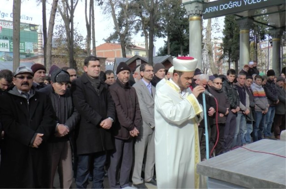 Halep ve Adana\'da Ölenler İçin Gıyabi Cenaze Namazı Kılındı