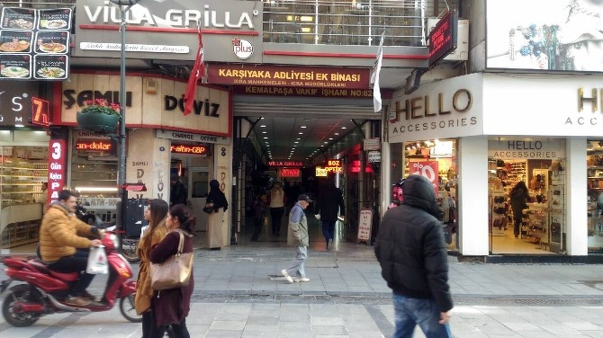 İzmir\'de Büyük Bomba Paniği: 20 Bina Boşaltıldı, Aramalar Yapıldı