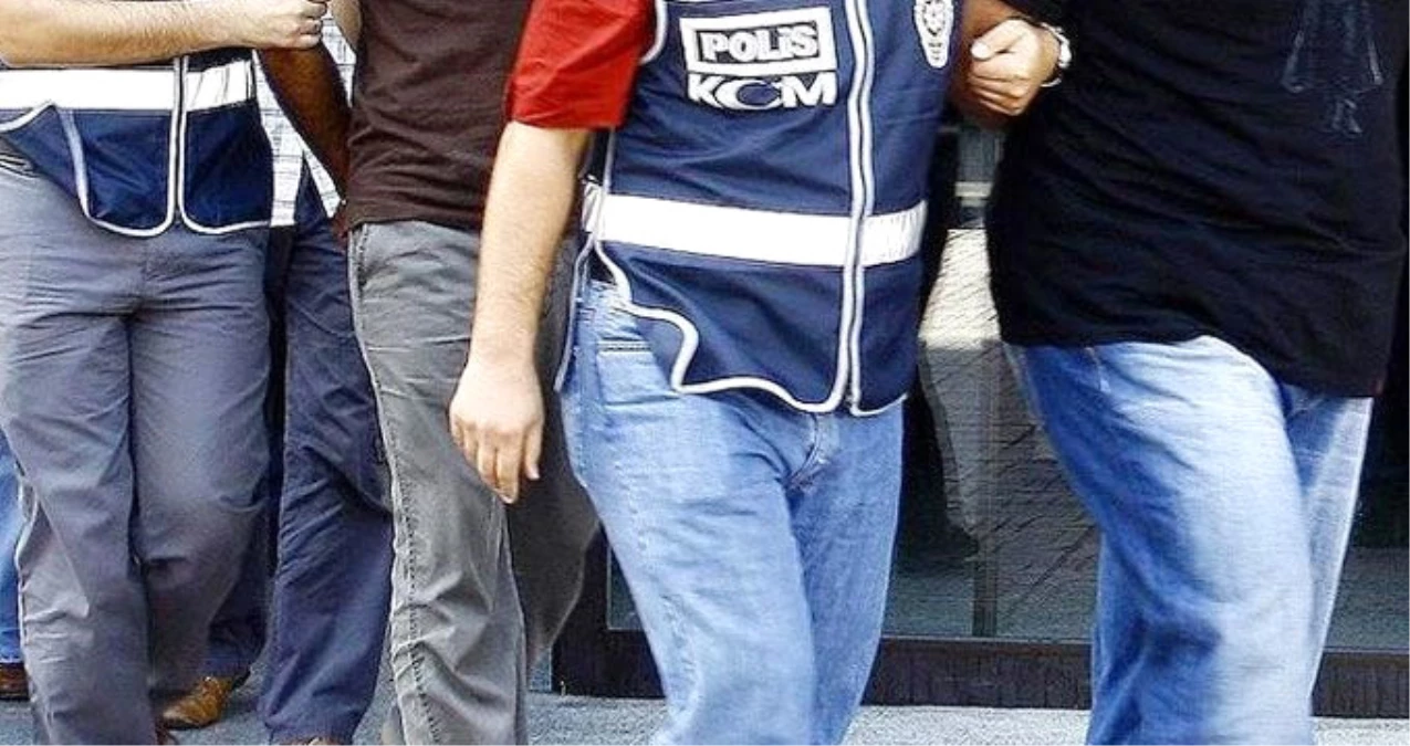 İzmir\'de FETÖ Operasyonu: 29 Kişi Gözaltında