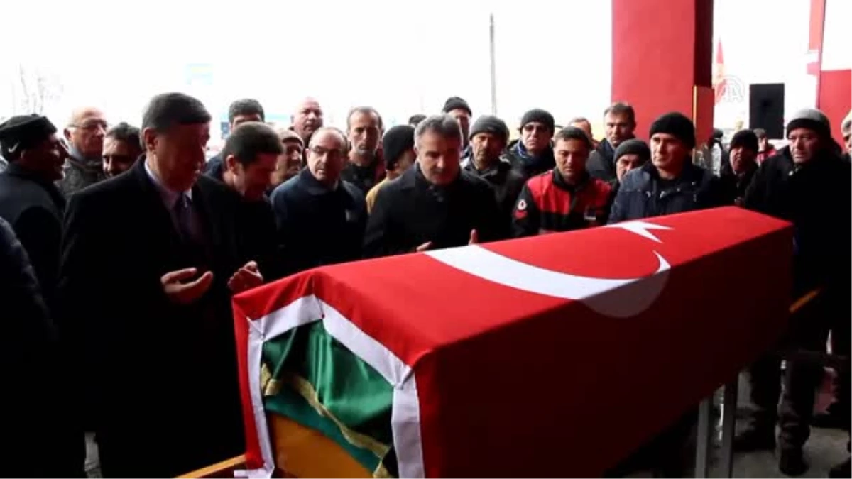 Kazada Hayatını Kaybeden Itfaiye Eri ve Araç Sürücüsü Ismail Cirit\'in Cenazesi, Toprağa Verildi