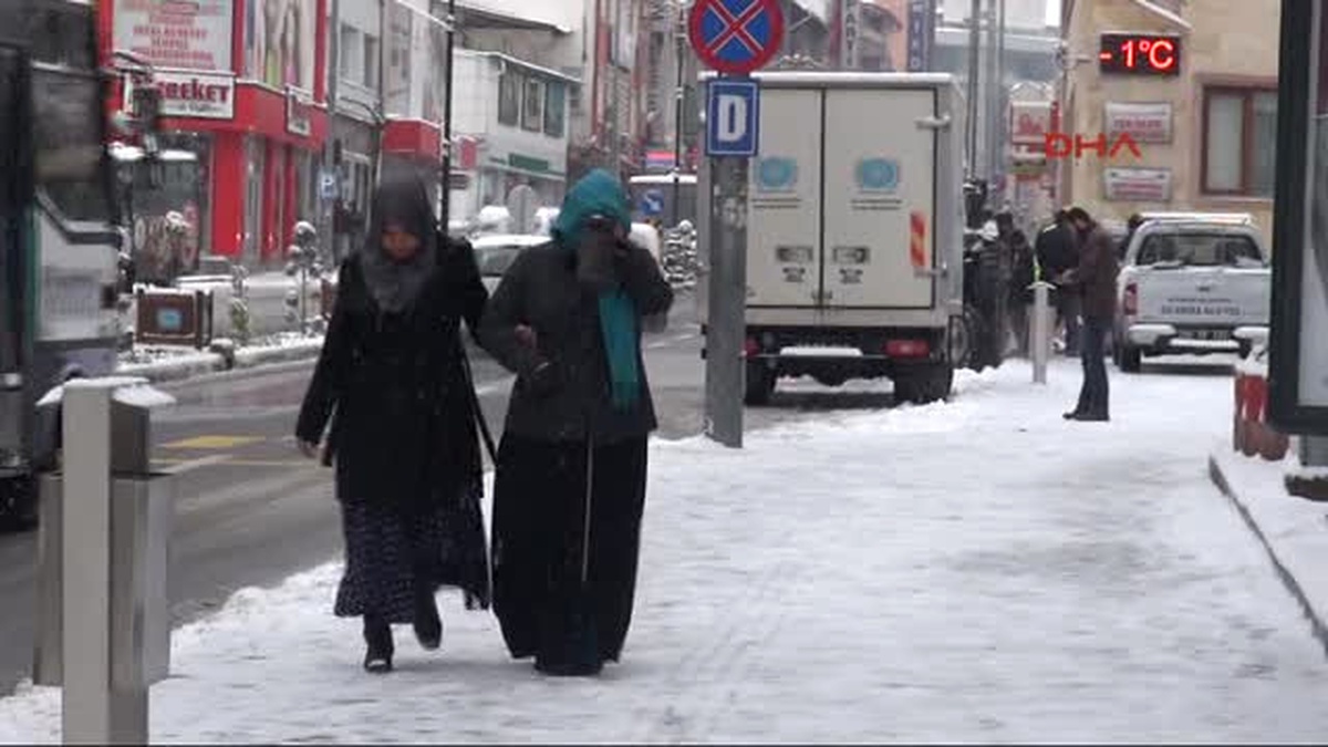 Nevşehir Kuşlar Aç Kalmasın Yemliklere Yem Bırakıldı