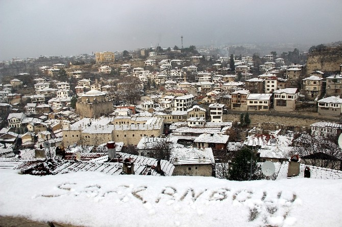 Safranbolu\'ya Sezonun İlk Karı Düştü