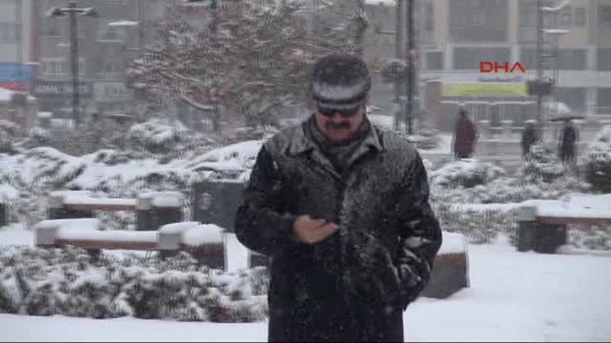 Sivas\'ta 296 Köy Yolu Kardan Kapandı