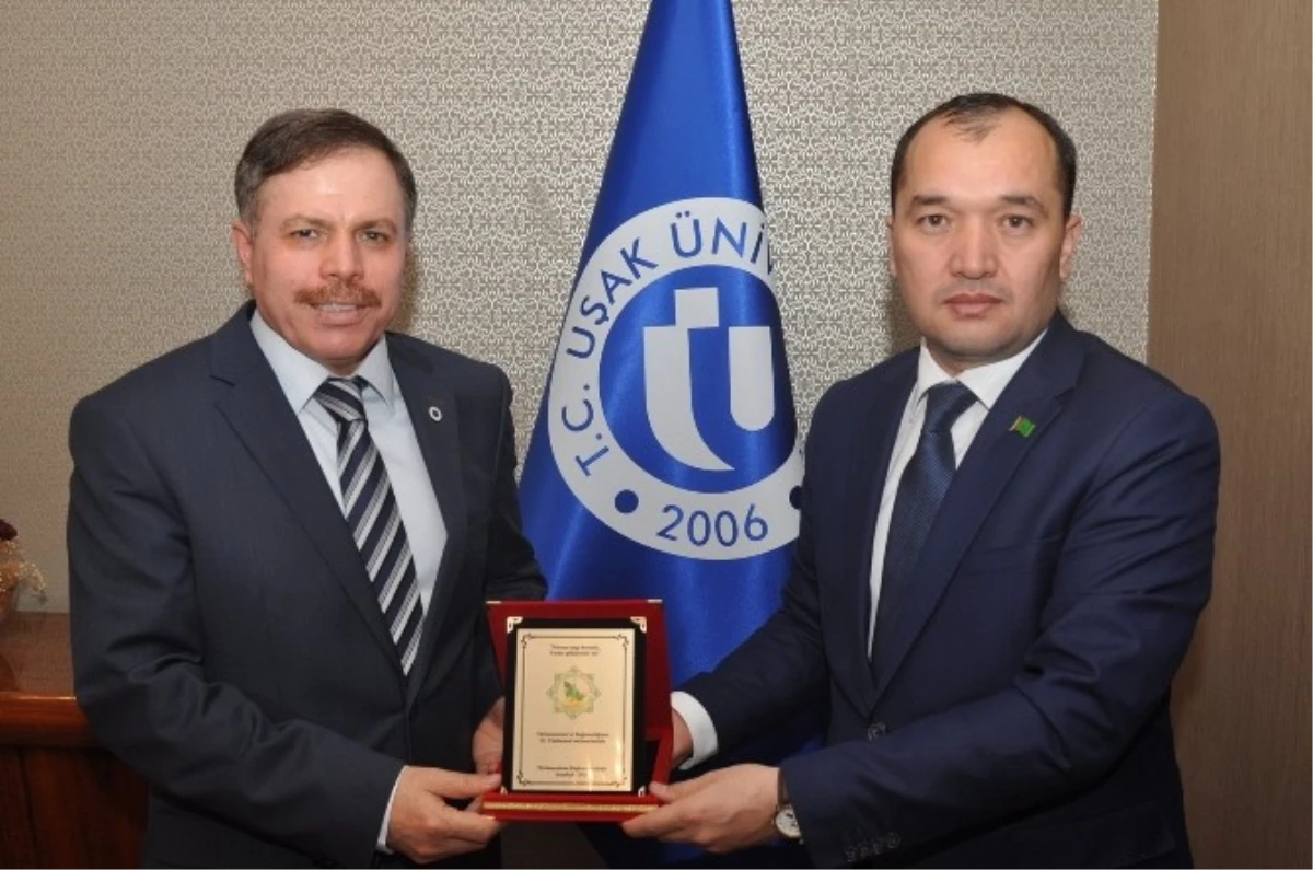 Türkmenistan İstanbul Başkonsolosu Uşak Üniversitesi\'ni Ziyaret Etti