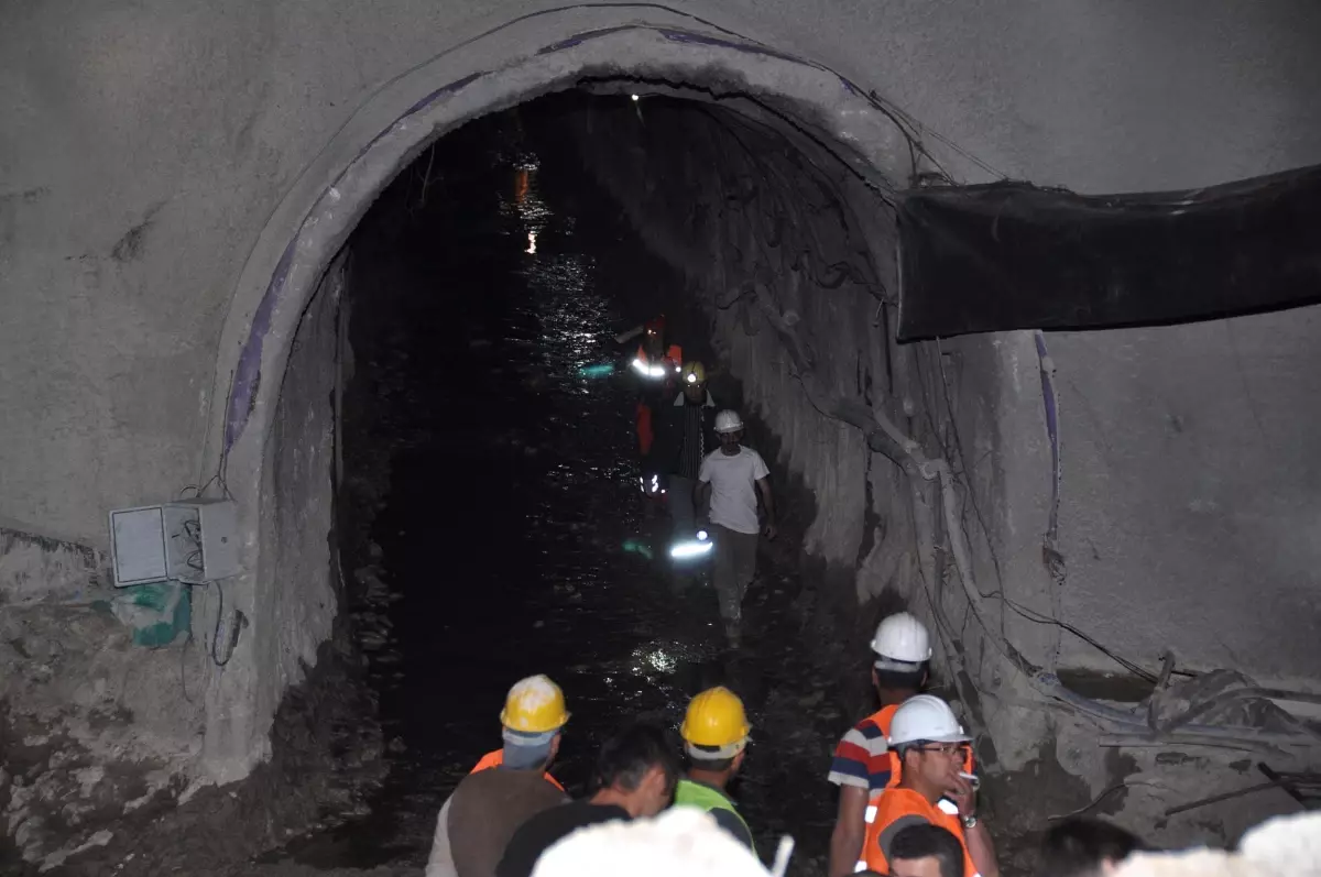 Yusufeli- Erzurum Karayolundaki Tünelde Göçük