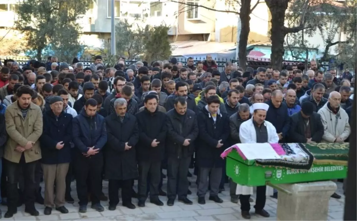 Aşkına Karşılık Vermediği İçin Öldürülen Genç Kız Toprağa Verildi