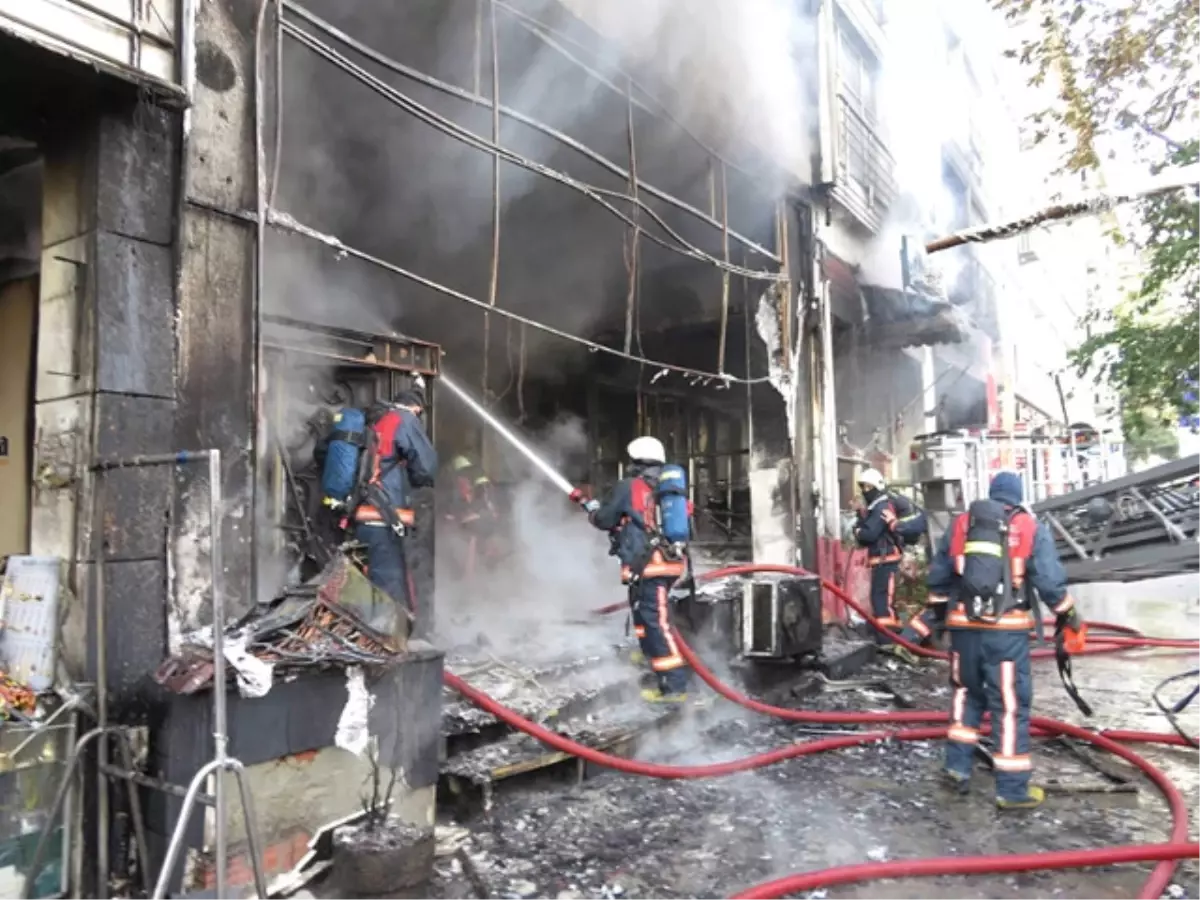 Bağdat Caddesi\'nde Türkü Bar Alev Alev Yandı (3)