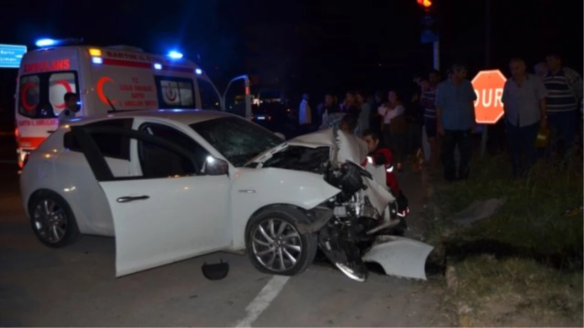 Bartın\'da Trafik Kazası: 3 Yaralı