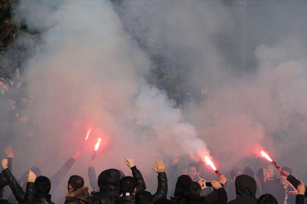 Beşiktaşlı Taraftarlar Kadıköy\'e Geldi