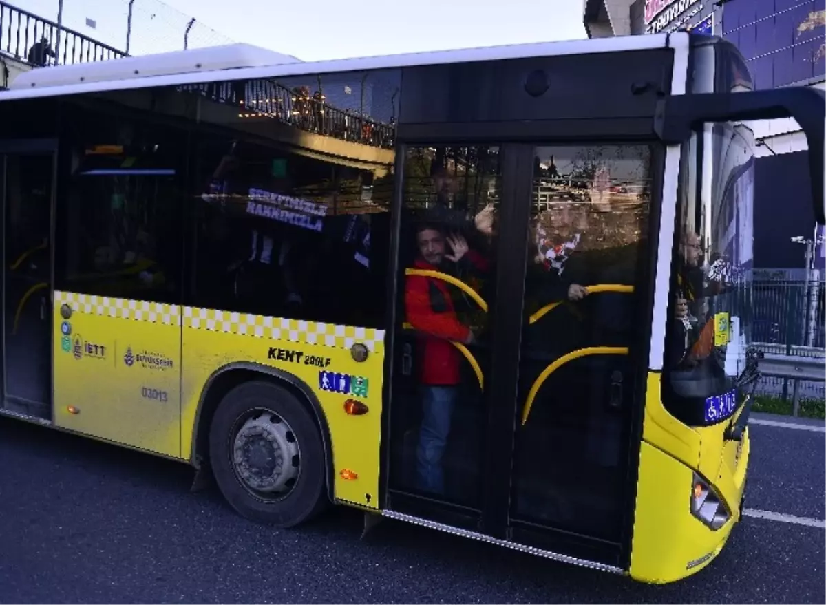 Beşiktaşlı Taraftarlar Kadıköy\'e Geldi