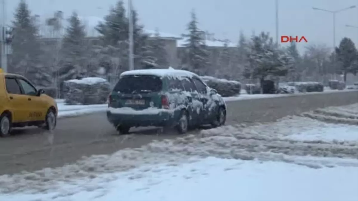 Bolu Dağı\'nda Kar Ulaşımı Zorlaştırdı