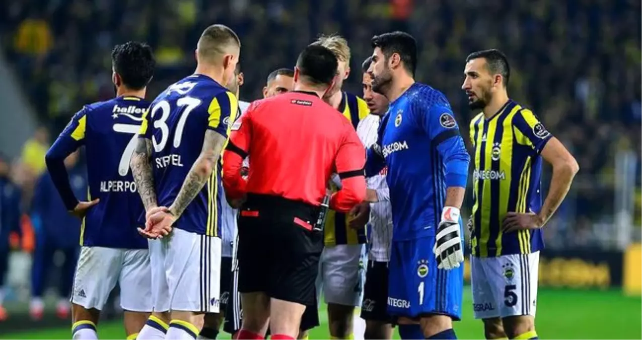 Fenerbahçe\'nin Galibiyet Serisi Derbide Bitti