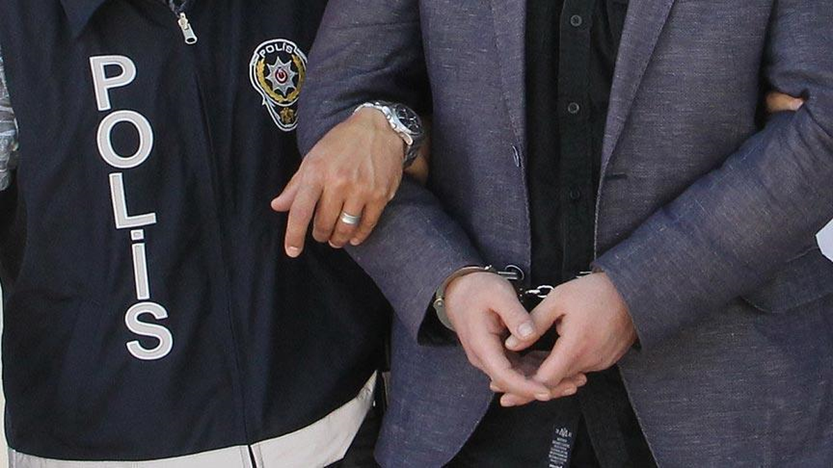 Fetö\'den Gözaltına Alınan Hakim ve Savcı Eşlerden Biri Tutuklandı