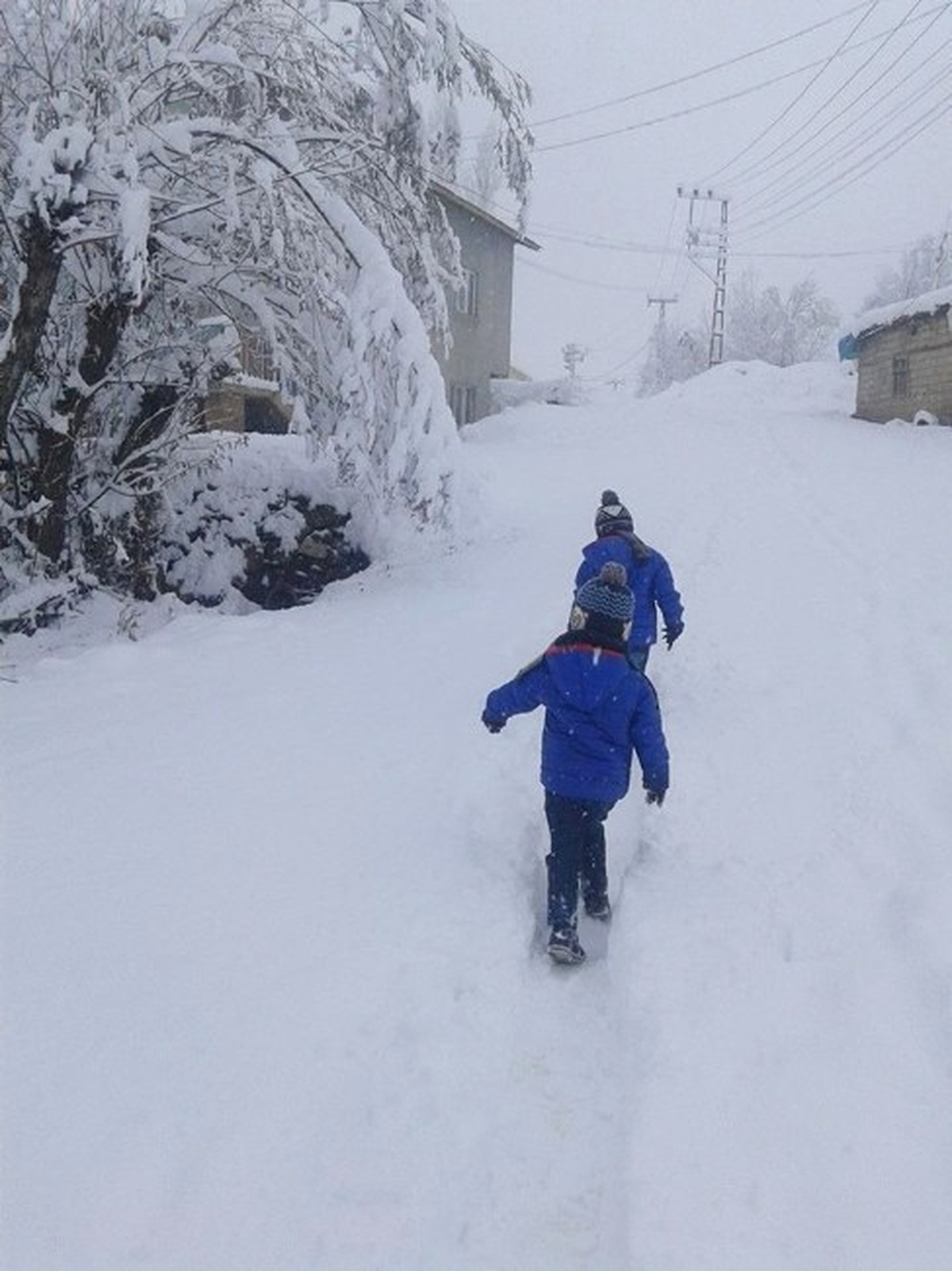 Hakkari\'de 13 Köy, 40 Mezra Yolu Ulaşıma Kapandı