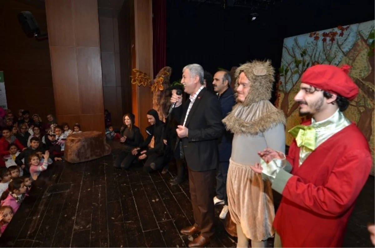 La Fonten Orman Mahkemesi Adlı Tiyatro Oyununa Yoğun İlgi